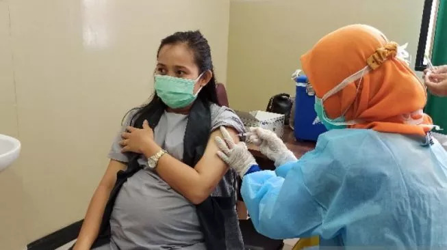 Pelatihan AI Untuk 100 Ribu ASN Hingga Pentingnya Vaksin Bagi Janin