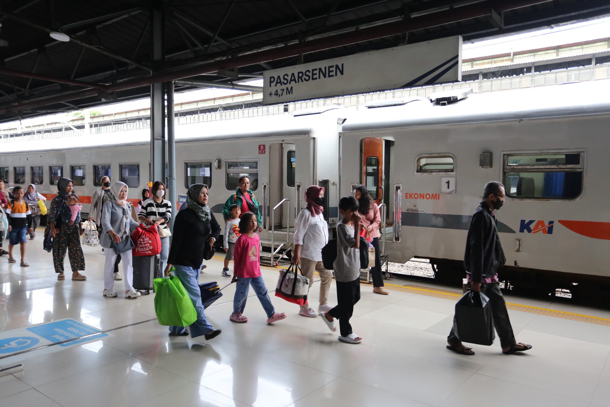 Masih Ada Kesempatan Mudik! Ini Tanggal Keberangkatan KA dari Gambir & Pasarsenen yang Masih Bisa Dipesan, Tiket Terjual Hampir 2,3 Juta