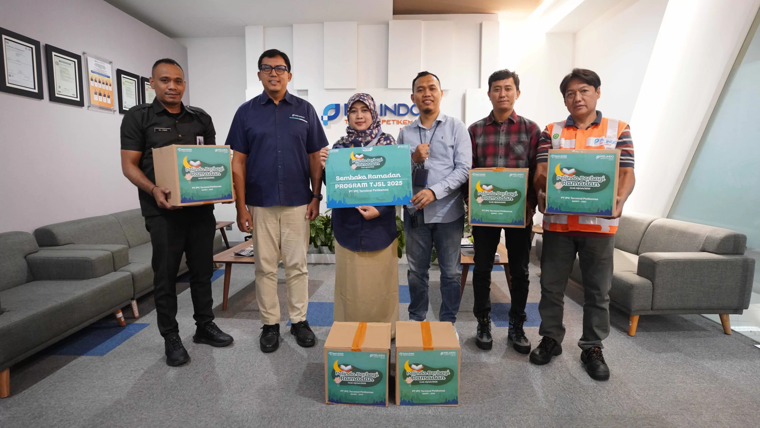 Ramadhan yang Berkah: IPC TPK Distribusikan Sembako Gratis bagi Masyarakat