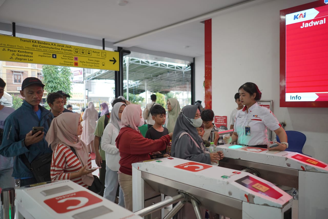 (FOTO) KAI Commuter Sukses Layani Pengguna Lebaran 2025
