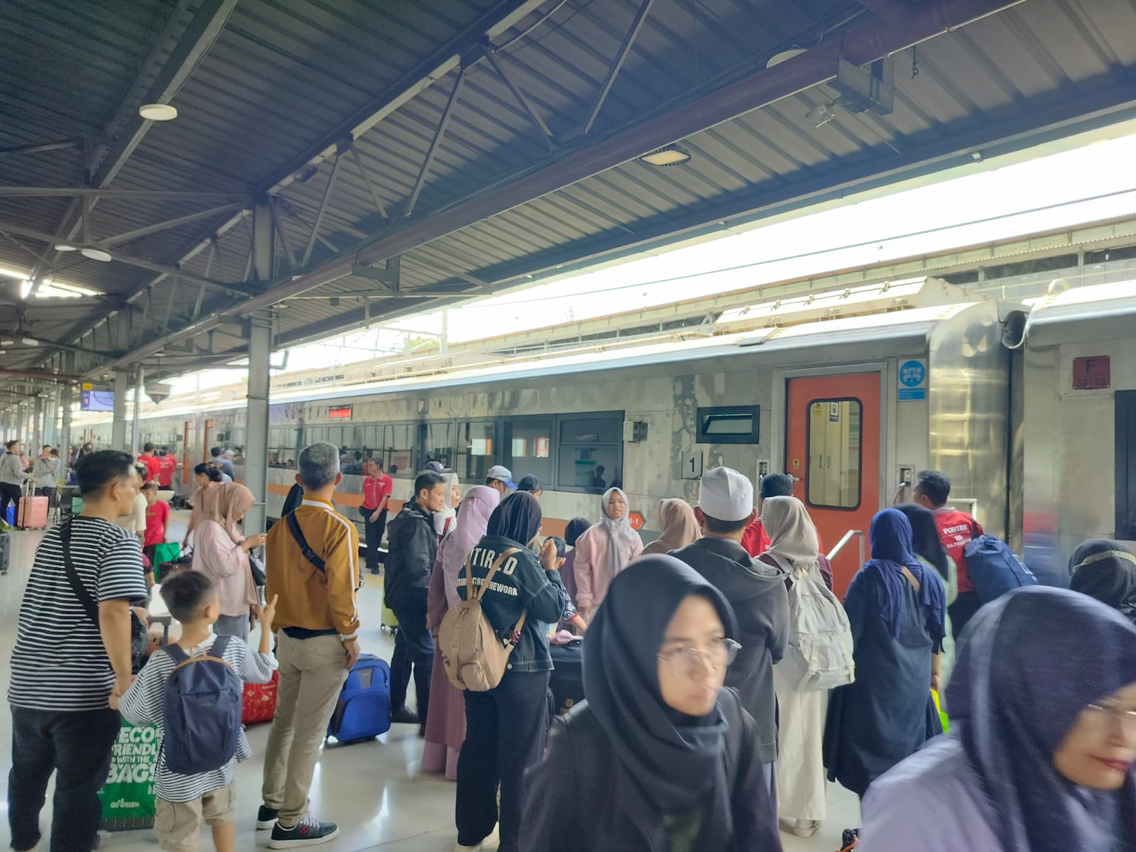 Rekor Baru: KAI Group Layani Lebih dari 10 Juta Pemudik Selama Angleb 2025