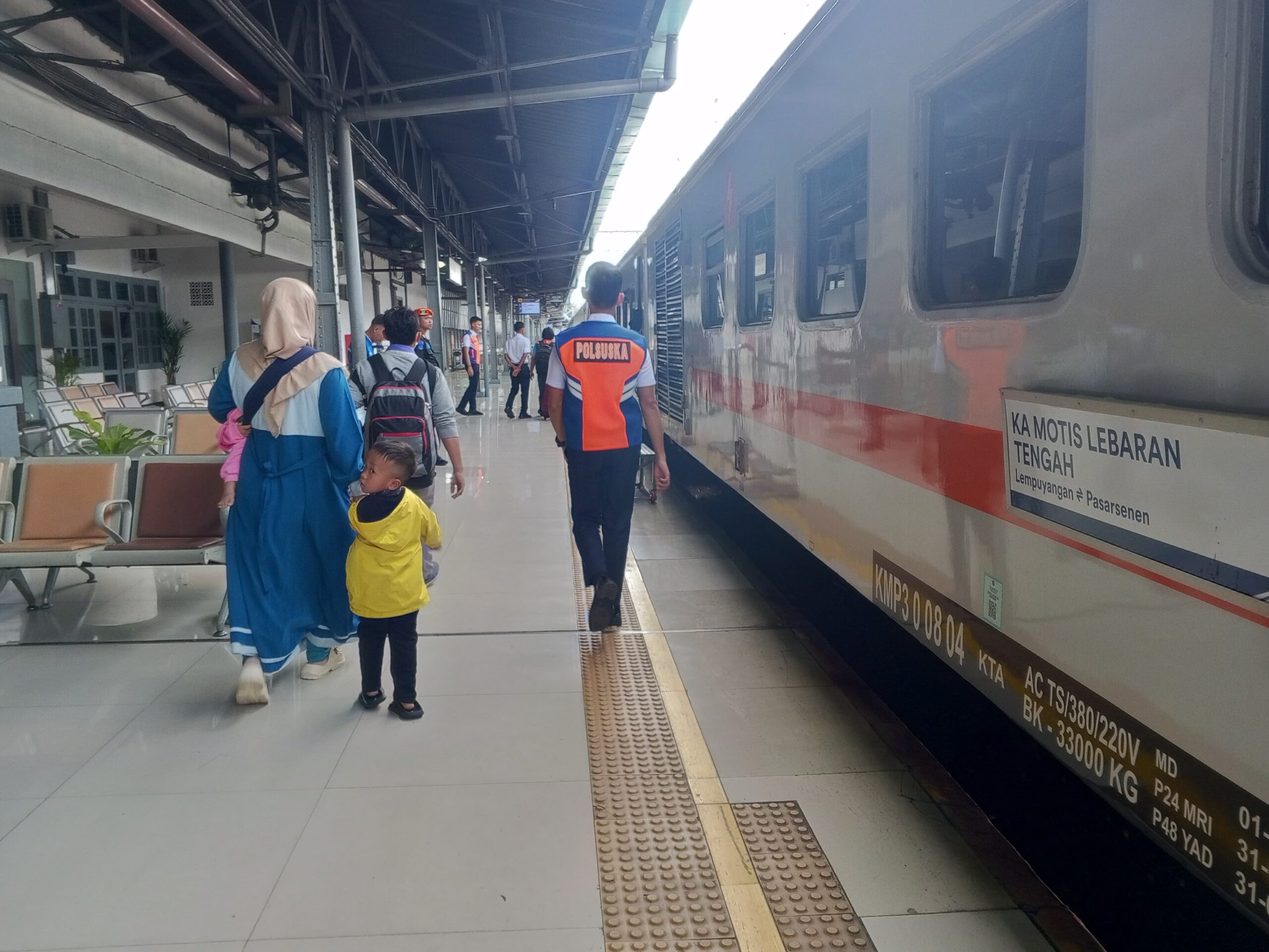 KAI Group Berhasil Layani 984 Ribu Penumpang pada Hari Pertama Lebaran, Total 13,3 Juta Sejak 21 Maret 2025