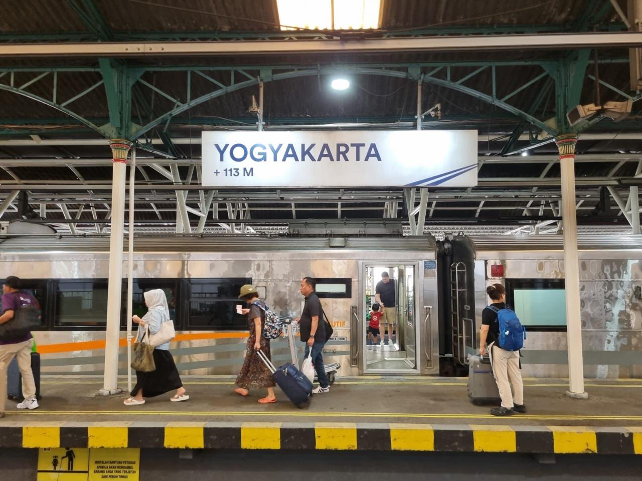 (VIDEO) Lonjakan Penumpang Kereta Api di Stasiun Yogyakarta Selama Mudik dan Arus Balik