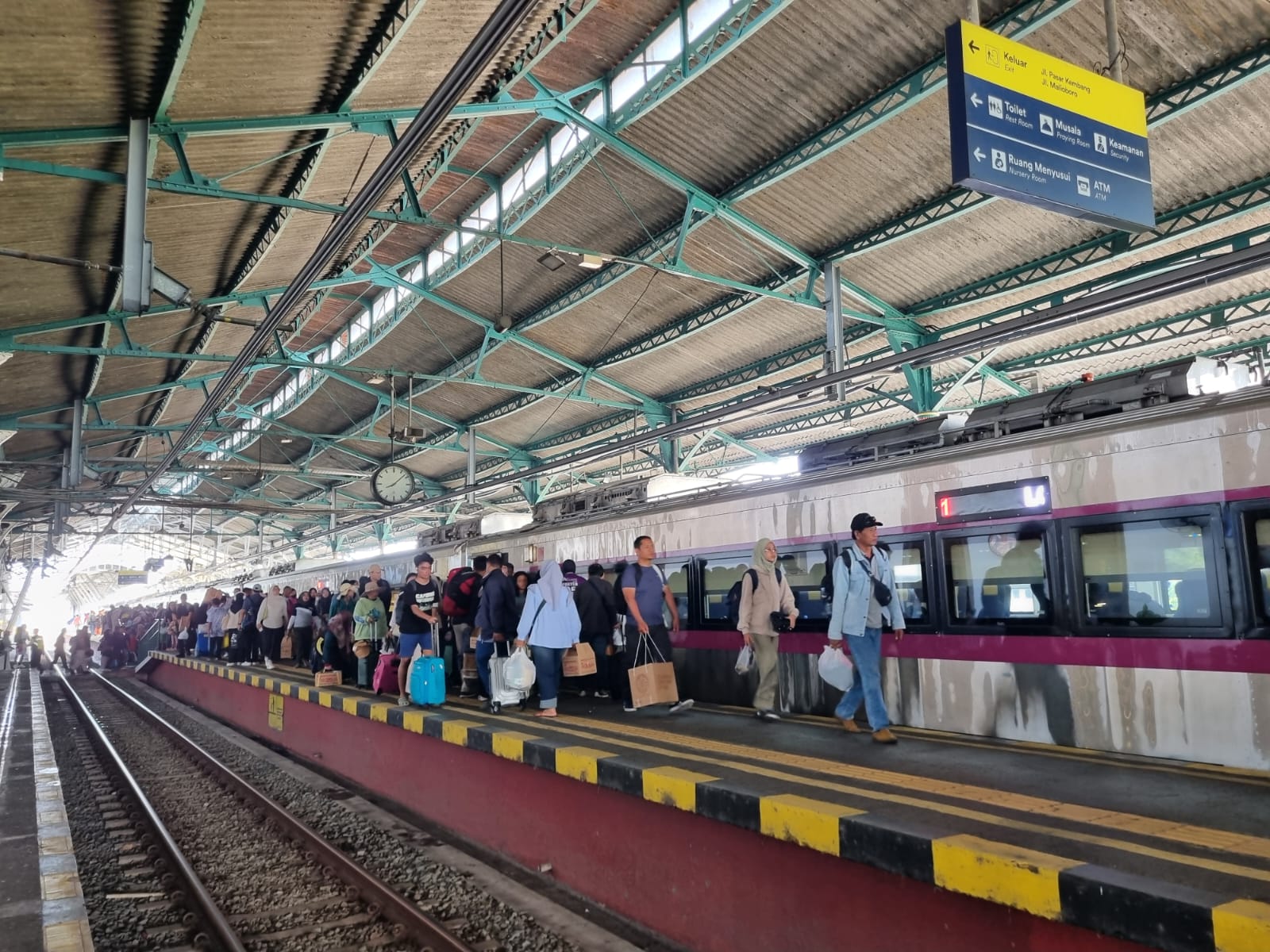 Lonjakan Penumpang Kereta Api di Stasiun Yogyakarta Selama Mudik Lebaran