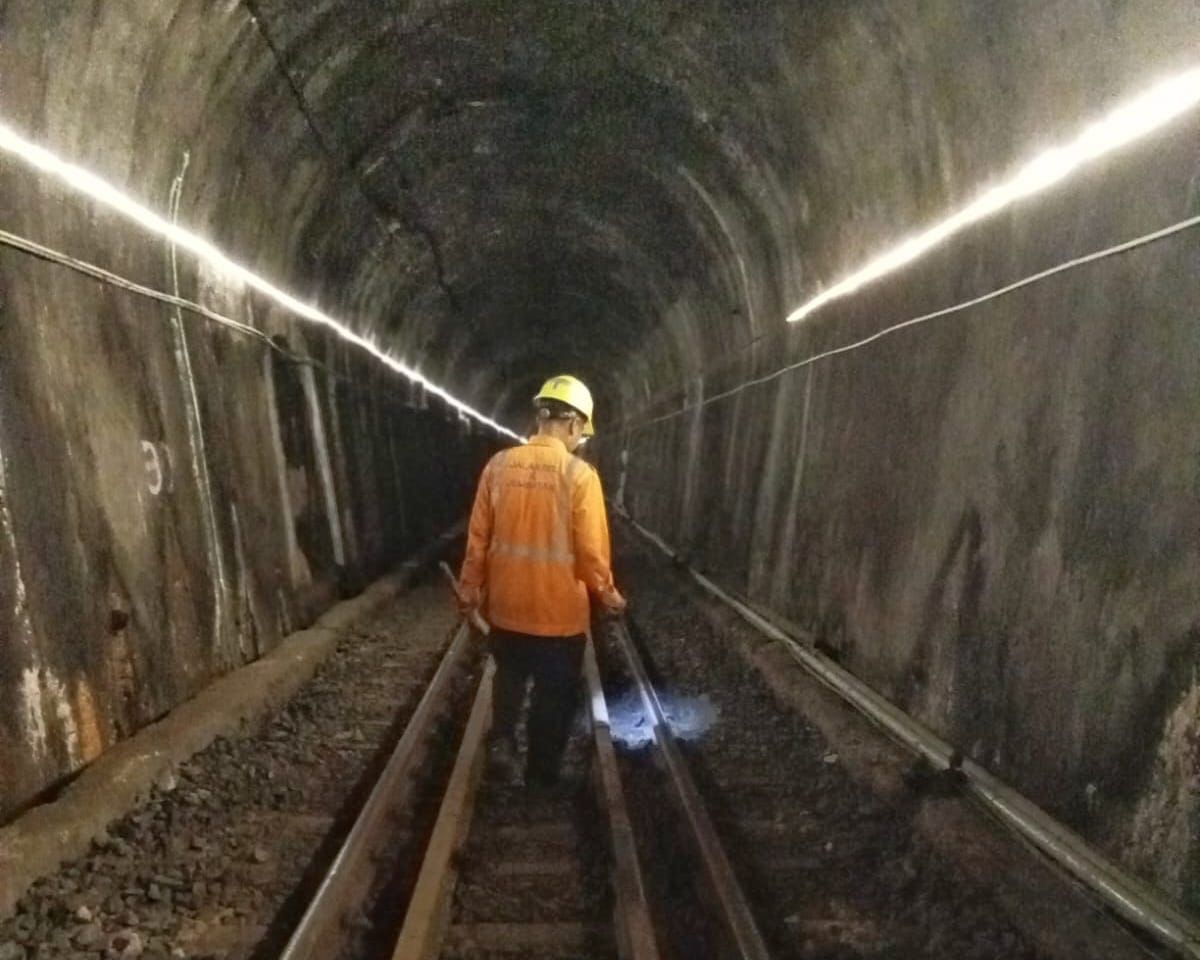 Penjaga Terowongan Kereta Api, Pilar Keamanan yang Tak Terlihat