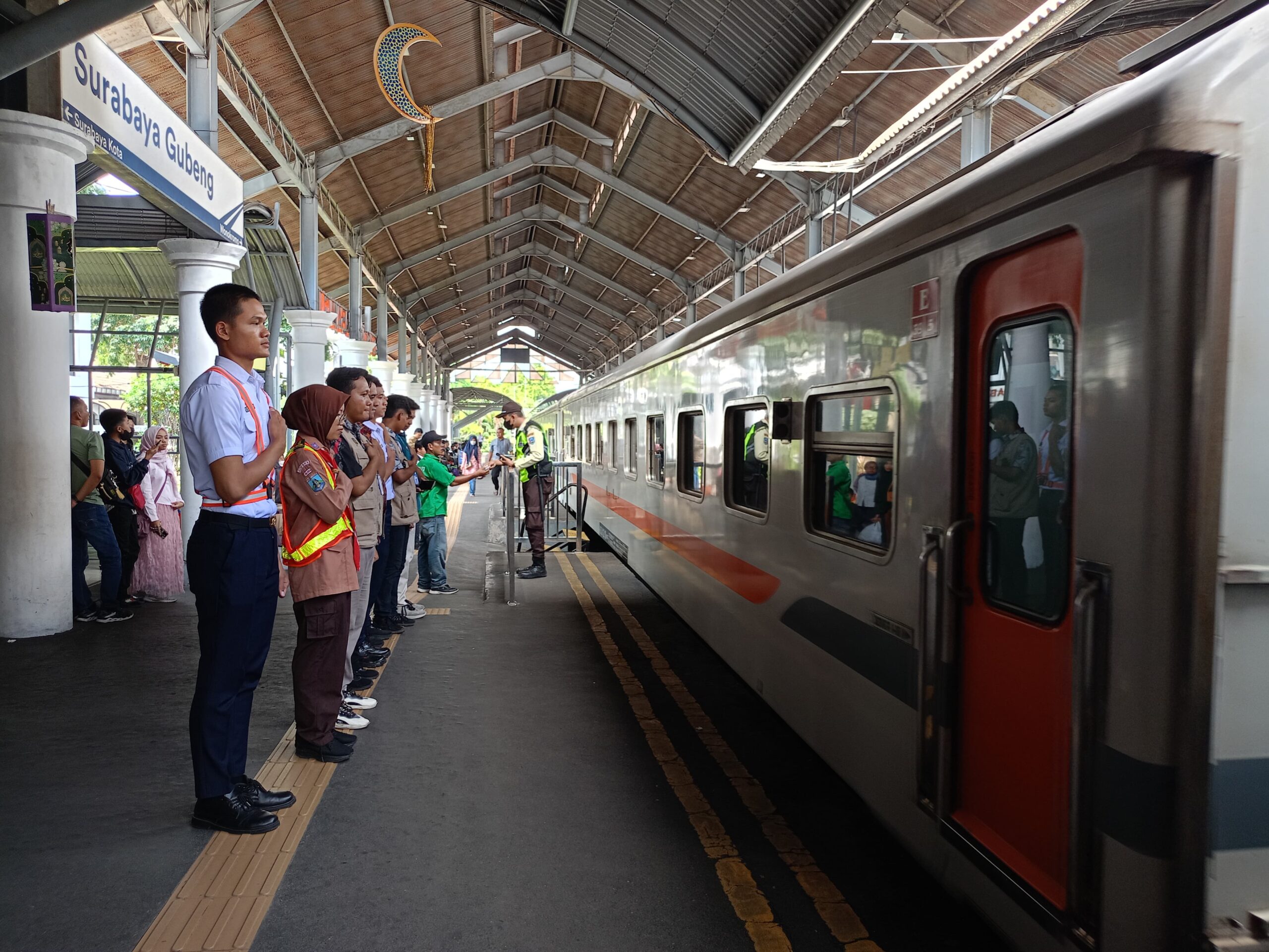Sinergi Railfans, Pramuka, dan KAI Sukseskan Layanan Angkutan Lebaran