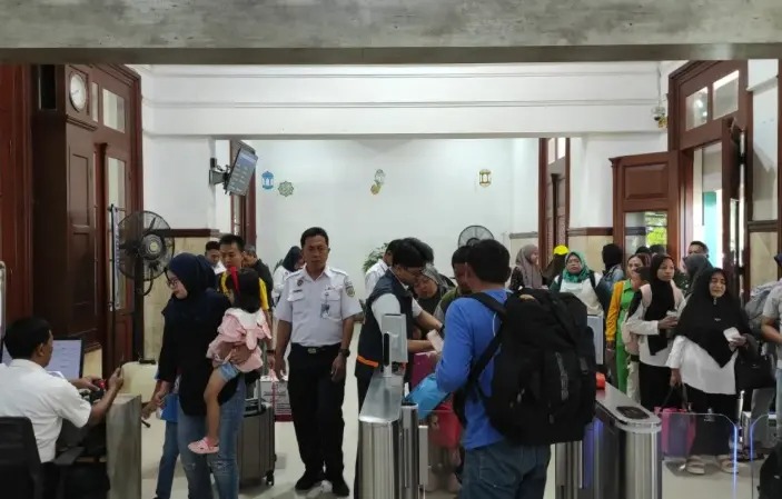 Puncak Arus Balik Lebaran 2025, KAI Daop 9 Jember Siapkan Layanan Optimal untuk Penumpang