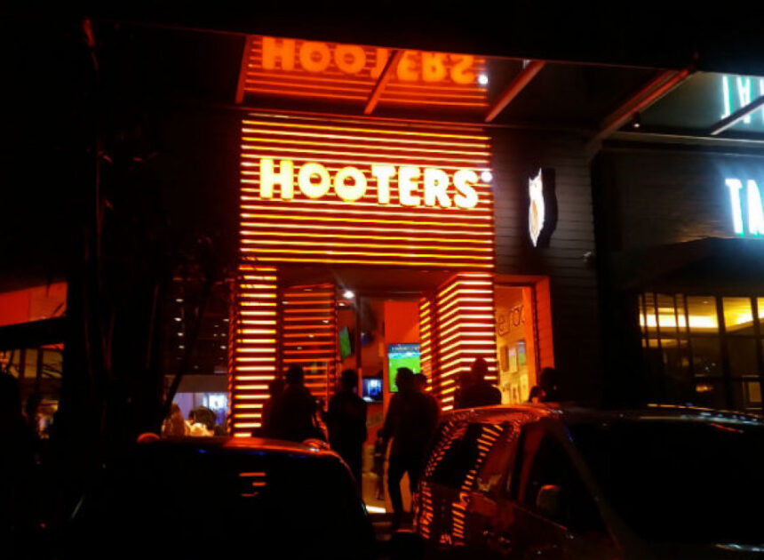 Waralaba Hooters Resmi Ajukan Bangkrut