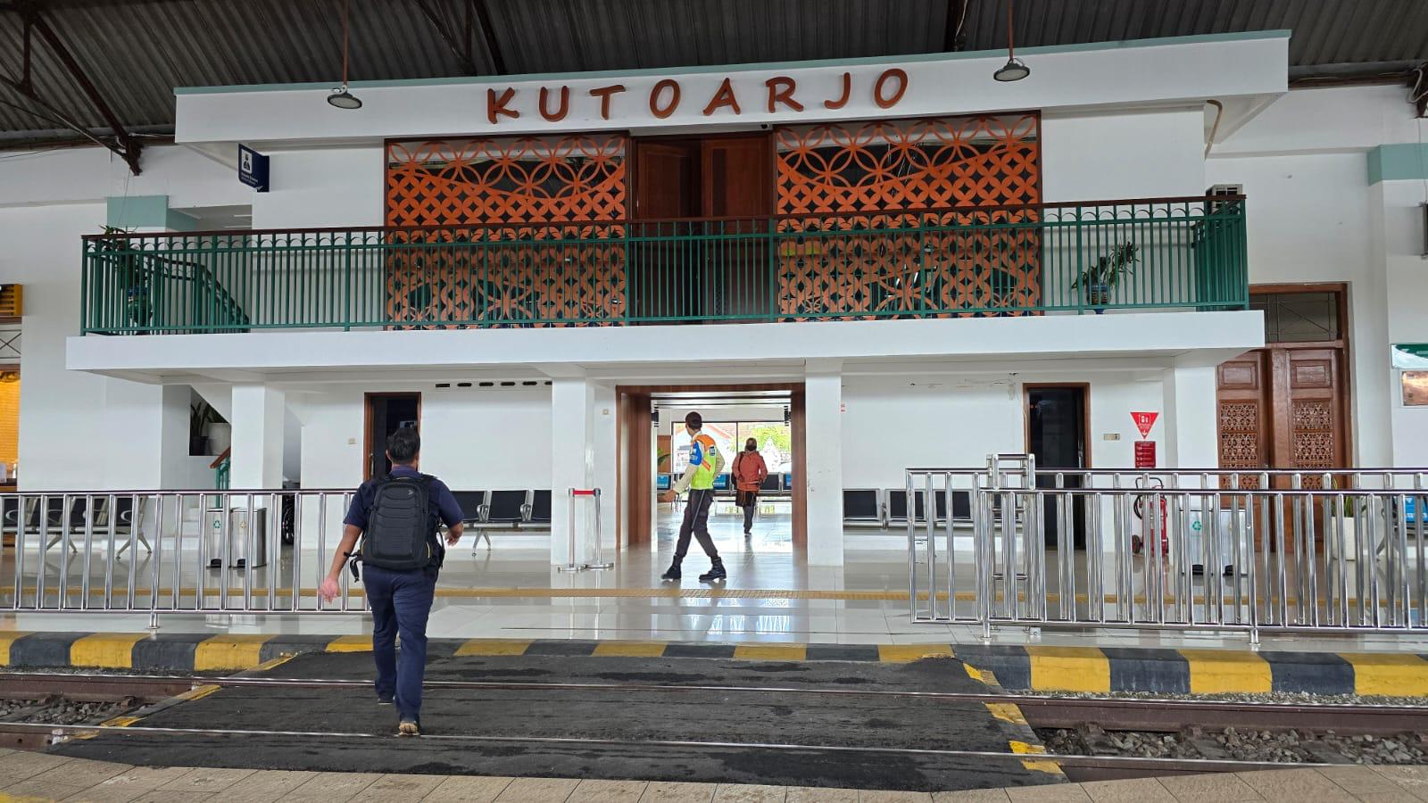 (FOTO) Penumpang Padati Stasiun Kutoarjo, KAI Daop 5 Sediakan Empat Keberangkatan Selama Libur Panjang Waisak