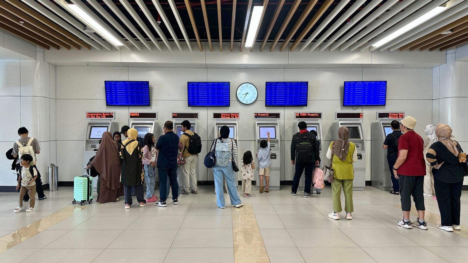 KCIC Perkuat Layanan pada Liburan Waisak 2025 untuk Kenyamanan Penumpang