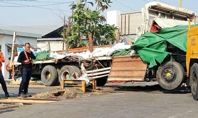 KA Harina Tertabrak Truk, KAI Daop 4 Semarang Lakukan Pemulihan