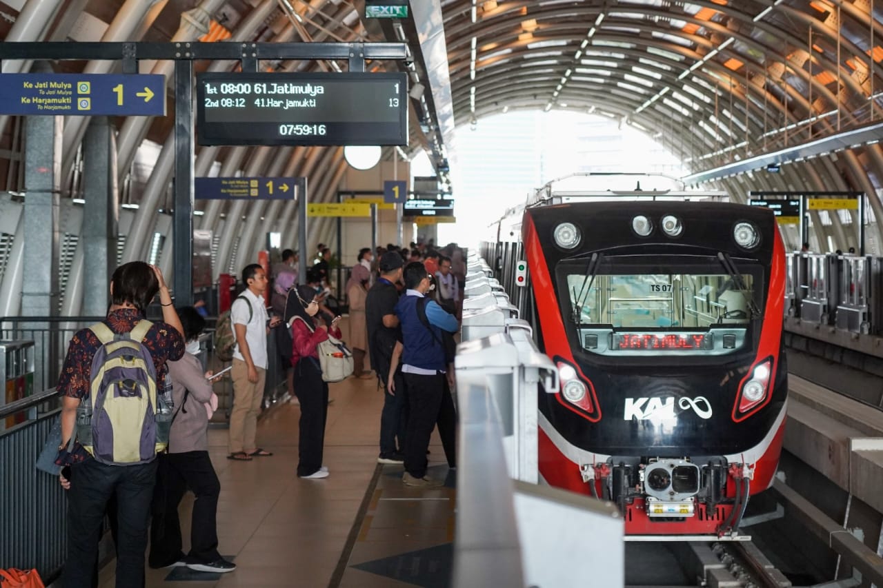 Wujudkan Jakarta Lebih Hijau, KAI Sambut Instruksi ASN Naik Transportasi Umum