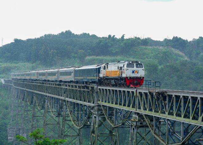 Panorama Indonesia yang Mempesona dari Balik Jendela Kereta
