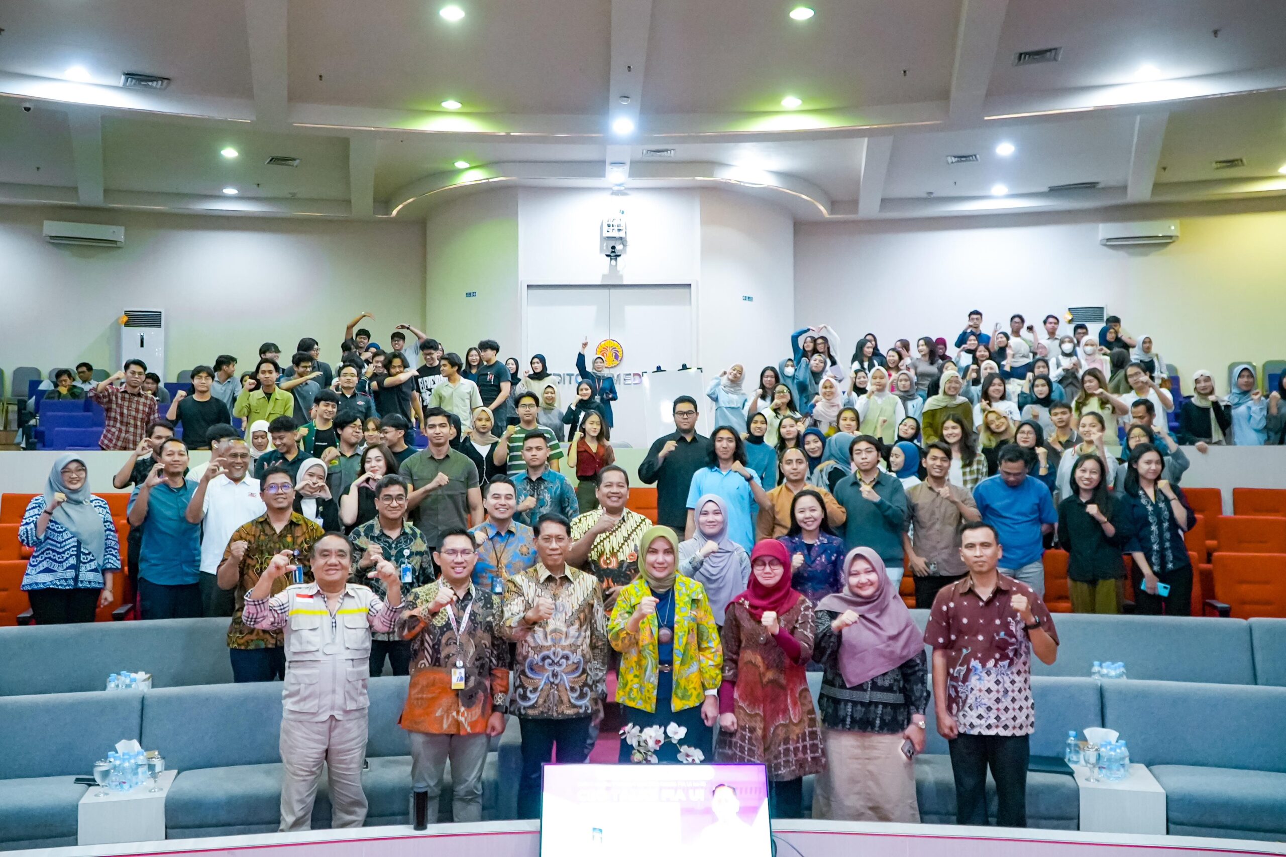 (Foto) Direktur Utama KAI Didiek Hartantyo Berbicara dalam Acara CEO Talks di FIA UI