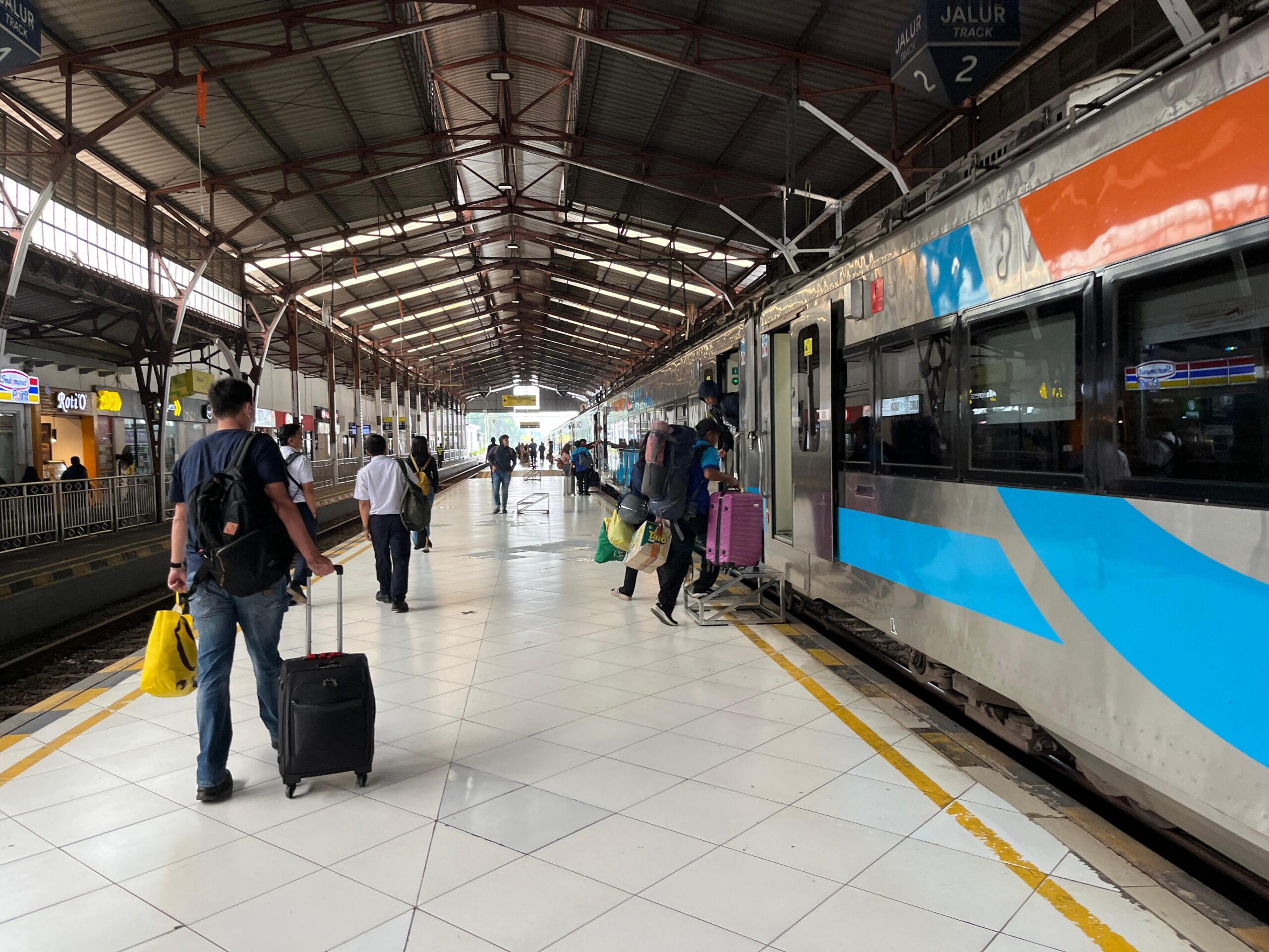 KAI Daop 5 Tambah Jadwal 17 Kereta Setiap Hari untuk Waisak dan Antisipasi Lonjakan Penumpang